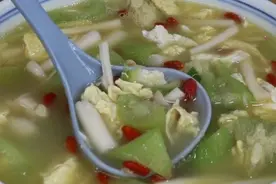 入秋后，吃黄瓜苦瓜不如吃它，鲜嫩营养，现在正当季，不懂吃可惜图片