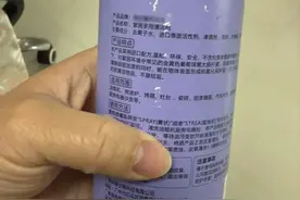 老人花近3万元买400多瓶清洁剂！免费清洁变高价推销，套路曝光图片