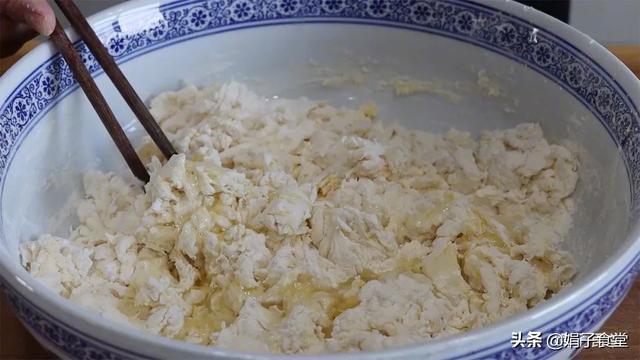 自制健康油条，告诉你做法窍门和详细配方，蓬松酥脆，凉了也不硬