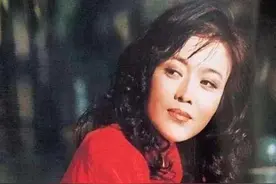 2002年，孙红雷回到家中，跟年老色衰的丁嘉丽提出了分手图片