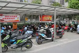 电动车不要一停下来就充电！3个注意事项，避免电池充鼓包图片