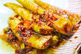 大厨教你虎皮青椒正确做法，好吃不油腻，味道超赞，太下饭啦！图片