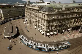 富豪将400亿存进银行，儿女们却无法拿回来，继承财产还要交300亿图片