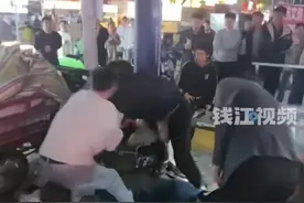 醉汉调戏女孩打家长后续：处罚太轻，打人者身份曝光，背景可不小图片