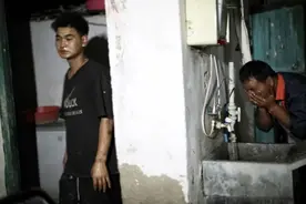 “逐麦”路上父与子图片