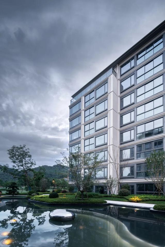 外立面:各类材料—成本、特征+使用场景(铝板+石材+真石漆)