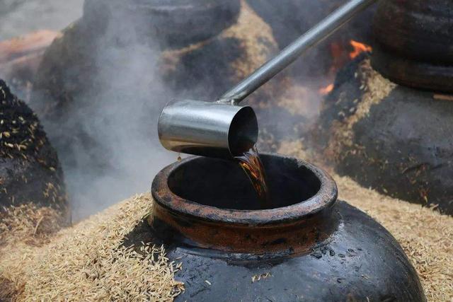 到元代,明代黄酒的工艺才逐渐成型,有了完善的工艺,酒精度更高,酿造