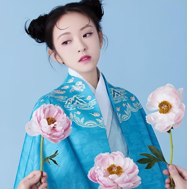 开口第一句就让人浑身起鸡皮疙瘩