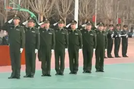 为何21式作业服只配发干部不发士兵？图片