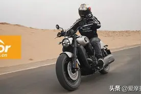 33800元起，国内首款V4巡航 — 奔达黑旗500发布图片