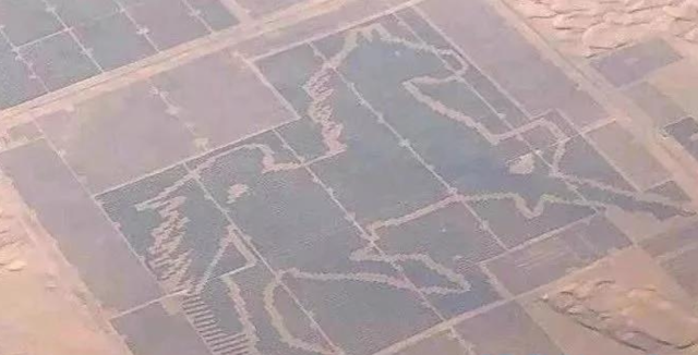 相当于20个三峡大坝，外媒突然发现，中国悄悄在沙漠里干了件大事
