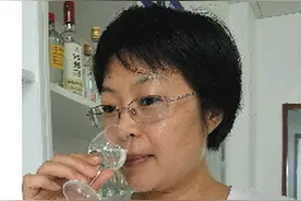 山东女评酒师的“酒”味生活：一天品酒百余种，却笑称酒量不大行，“最多能喝三四两”图片