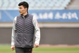 广州城有意引入新管理层，前国足队长李玮锋现身俱乐部图片