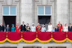 查尔斯国王庆生阅兵，王室成员齐聚白金汉宫图片