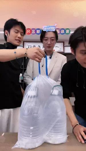 被《狂飙》捧红,就自降身价去捞金,真成不了—流演员