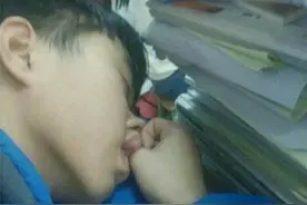 上课睡觉、捣乱、恶搞，玩手机，毫无底线的学生，老师如何管理？图片