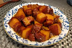 做红烧肉，不少人搞错了“3个步骤”，难怪肉质发柴发硬、不软烂图片
