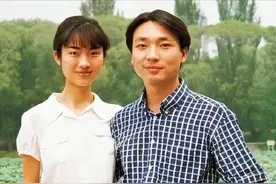 主持人康辉：娶小师妹刘雅洁，坚持丁克22年，如今48岁他后悔了图片