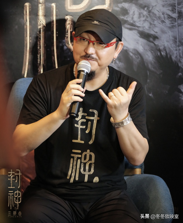 张艺谋“晚节不保”，妻子连夜转移资产出国，圈内早有征兆