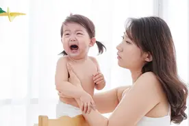 当孩子说“妈妈，我怕”时，千万不要说“别怕”图片