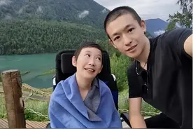 90后河南小伙裸辞，带渐冻症母亲跨越1.5万公里自驾旅行上央视图片