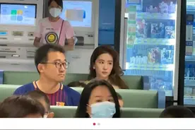 网友医院偶遇刘亦菲，真实颜值曝光！网友尖叫到：天仙下凡！图片