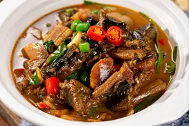 烧黄鳝，直接下锅可不行，做好关键2步，香嫩滑口，毫无土腥味图片