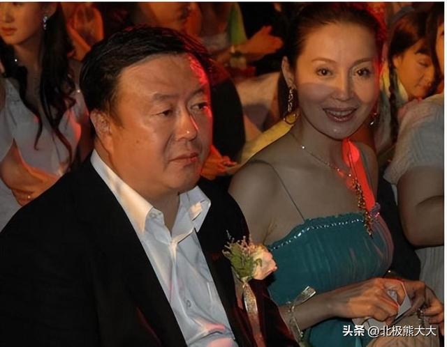 “滥情导演”尤小刚：搅乱两池春水，又拂手而去，现任小他30岁
