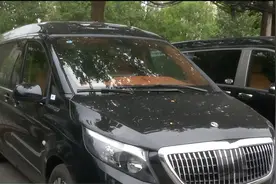 西安男子75万新买奔驰商务车V260，行驶途中突发巨响！4S店让消费者自费维修图片