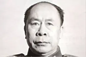 1955年，军委让陈奇涵自己填军衔，他写下中将，最终被授予什么？图片