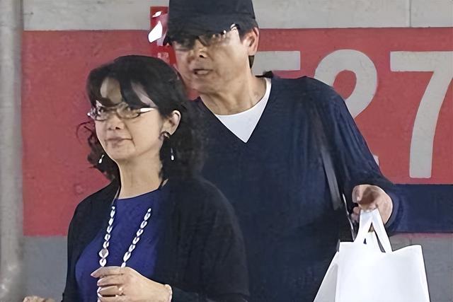 帅到老的三浦友和:爱妻身材走样也不变心,俩人结婚42年感情如初