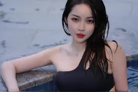 “最美女裁判”王钟瑶：生活照尽显傲人身材，典型东方美女图片