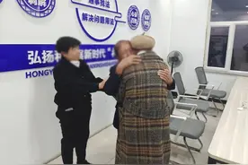 妈妈还以为这辈子都见不到你了!图片