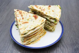 韭菜饼这样做，不发面也柔软，皮薄馅大，清香鲜美，怎么吃都不腻图片