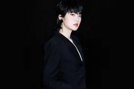 华为二公主姚安娜冲上热搜！参加跨年晚会被骂惨，太有钱也是错？图片