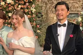 幸福!50岁谢晖二婚迎娶34岁俄罗斯美女,5岁儿子100天女儿共同见证图片