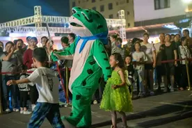 普法强基在行动 | 反诈“青蛙”现身开远街头！图片