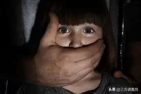 女儿被害，母亲当庭复仇，对着嫌疑人连开8枪，网友：干得漂亮图片