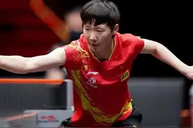 王曼昱三个11:4胜伊藤，国乒包揽女单四强 | WTT世界杯决赛图片