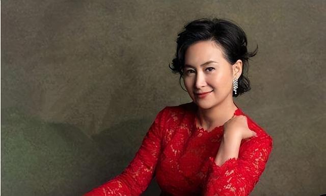 何超琼刚拿下葡国赌牌,澳门生意又出问题,澳博负债已高达267亿