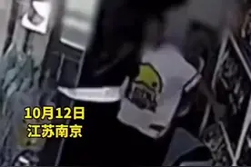 男子怀疑女友出轨要求查看手机，被拒后疯狂殴打女孩，后来他也看了，什么也没有，已报警处理图片