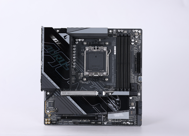 预算9k打造的桌面MATX小钢炮：9600X+5060Ti+闪鳞G500装机
