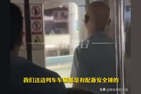 重庆地铁大爷砸门透气，系列车故障临停大量乘客被困，地铁客服：是否赔偿需界定图片