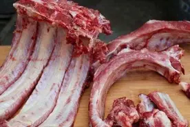 买排骨怎么挑选？这3种尤其要注意，轻松买到优质排骨！图片