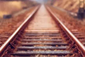 轨路：火车轨道从哪来？秦始皇统一车轨。图片