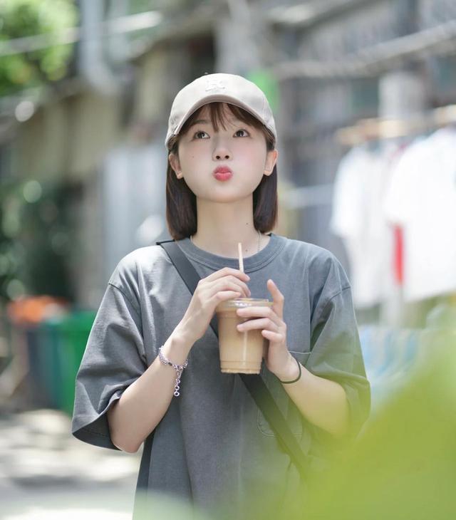 立体又蓬松,美到自己都不认识自己了(圆脸女生短发图片女2020最新款)