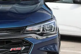 雪佛兰科鲁泽：顶配降至不到9万，前后独立悬架，油耗5.3L不香吗图片