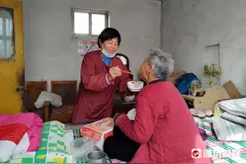 潍坊好儿媳！带着公婆改嫁图片
