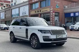 河南小伙花68万买辆揽胜行政，堵车看见油耗，半天没话说图片