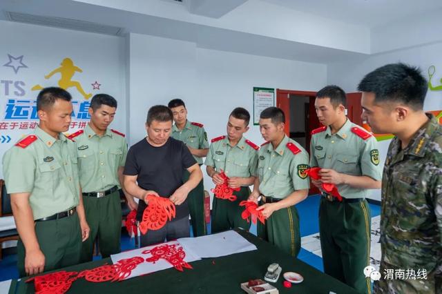 渭南市退役军人、社会文艺人士迎“八一 ” 进军营 退役不忘军旅情